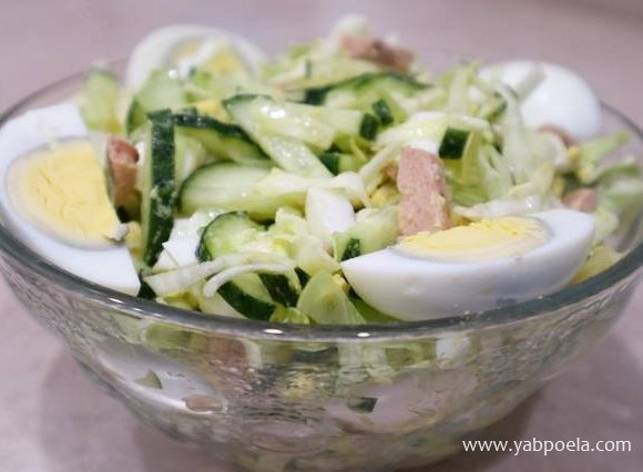 Салат з печінкою тріски, овочами та яйцями
