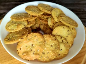 Галетне печиво з кунжутом та насінням льону