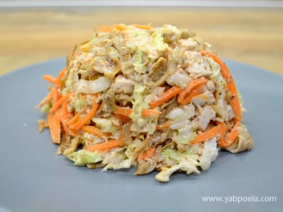 Салат з моркви по-корейськи з куркою та капустою