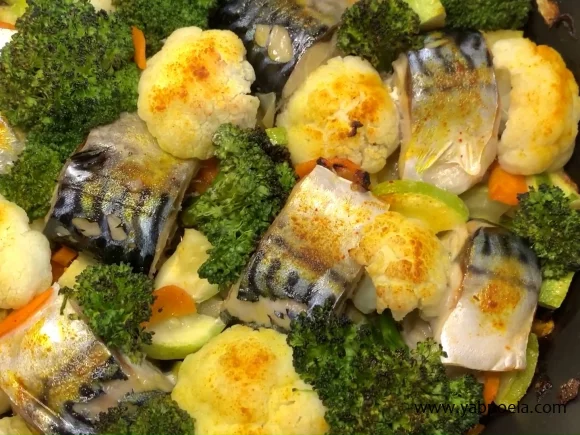 Риба з овочами в духовці