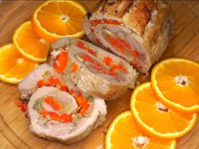 Рулет зі свинини з перцем та апельсином